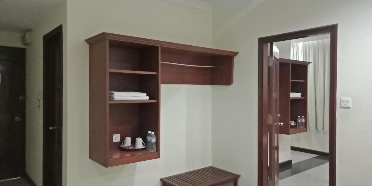 The Upper Deck Hotel Кудат Екстериор снимка
