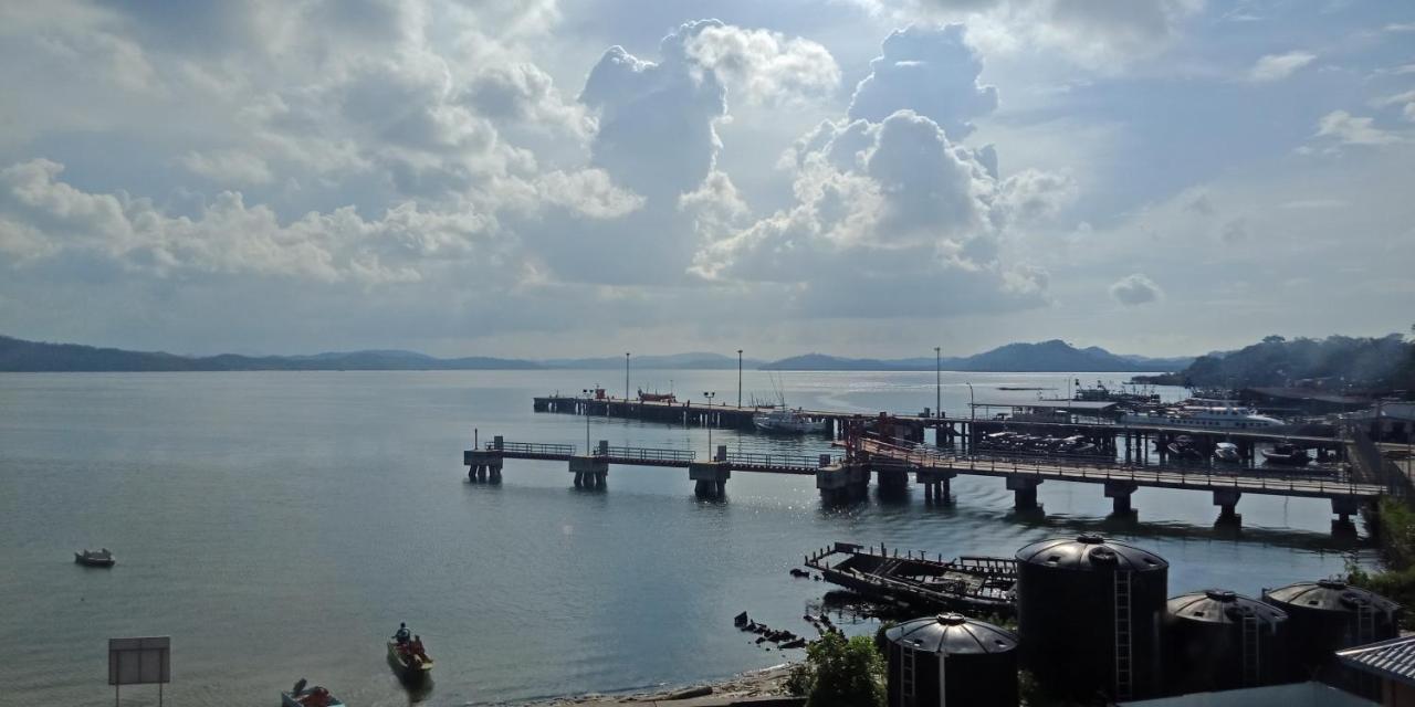 The Upper Deck Hotel Кудат Екстериор снимка