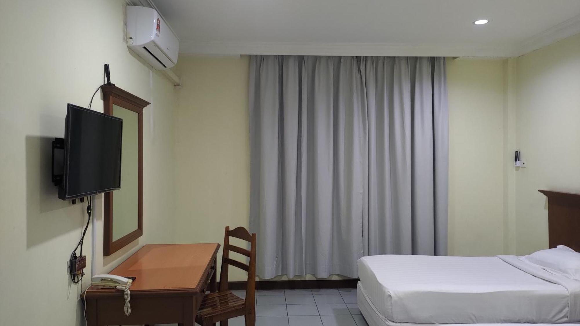 The Upper Deck Hotel Кудат Екстериор снимка