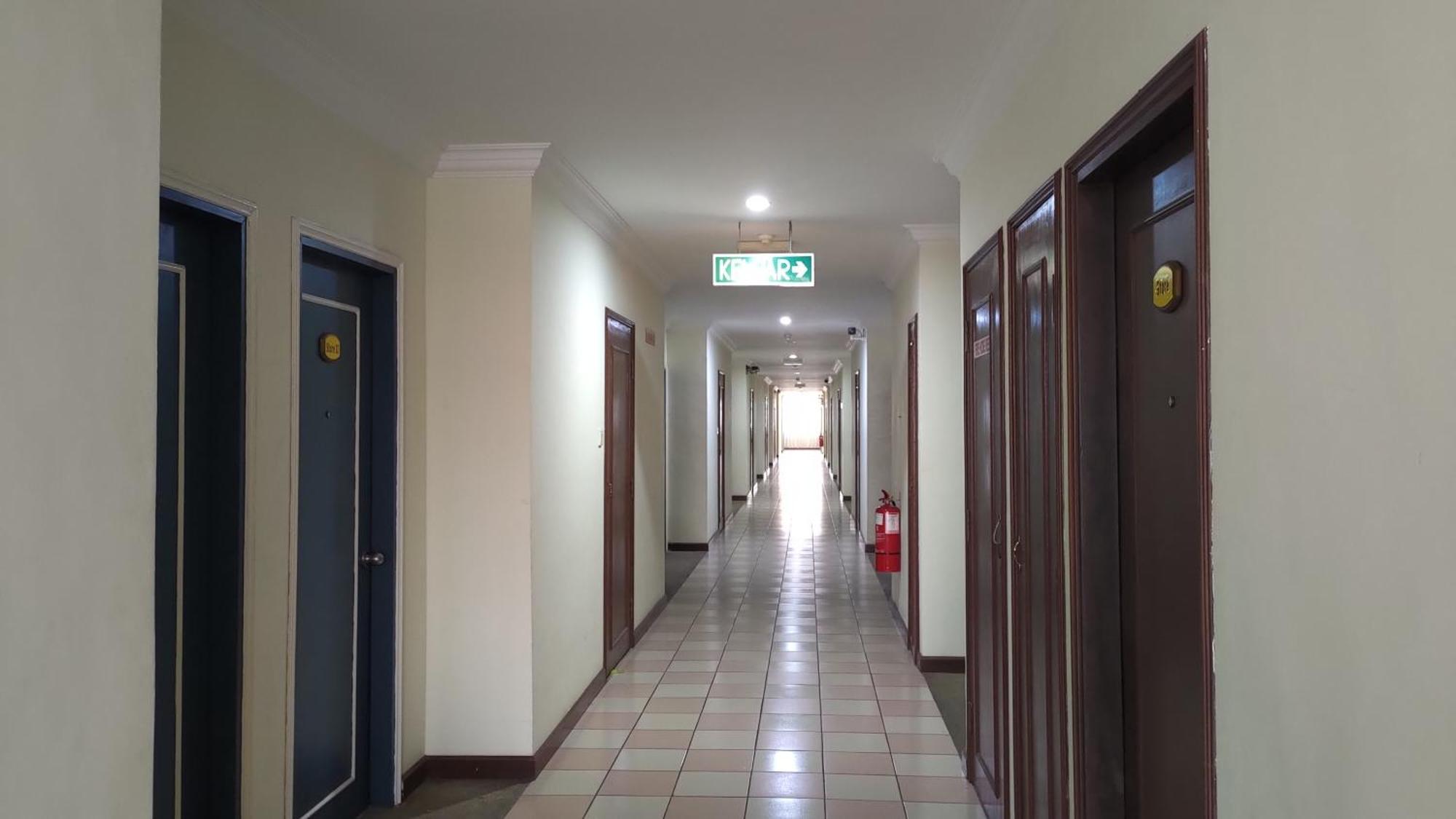 The Upper Deck Hotel Кудат Екстериор снимка