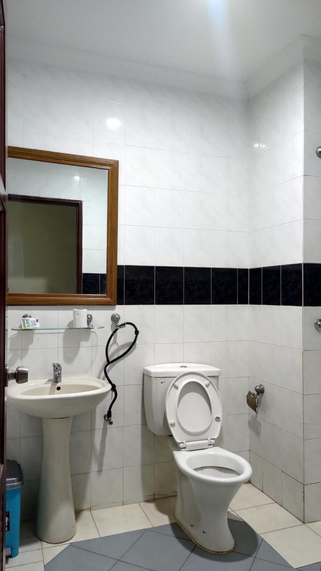 The Upper Deck Hotel Кудат Екстериор снимка