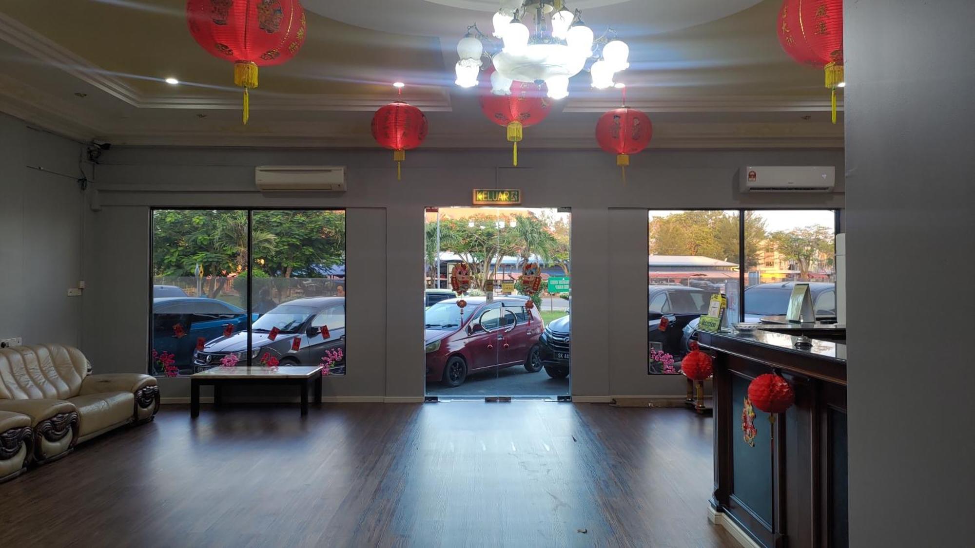 The Upper Deck Hotel Кудат Екстериор снимка