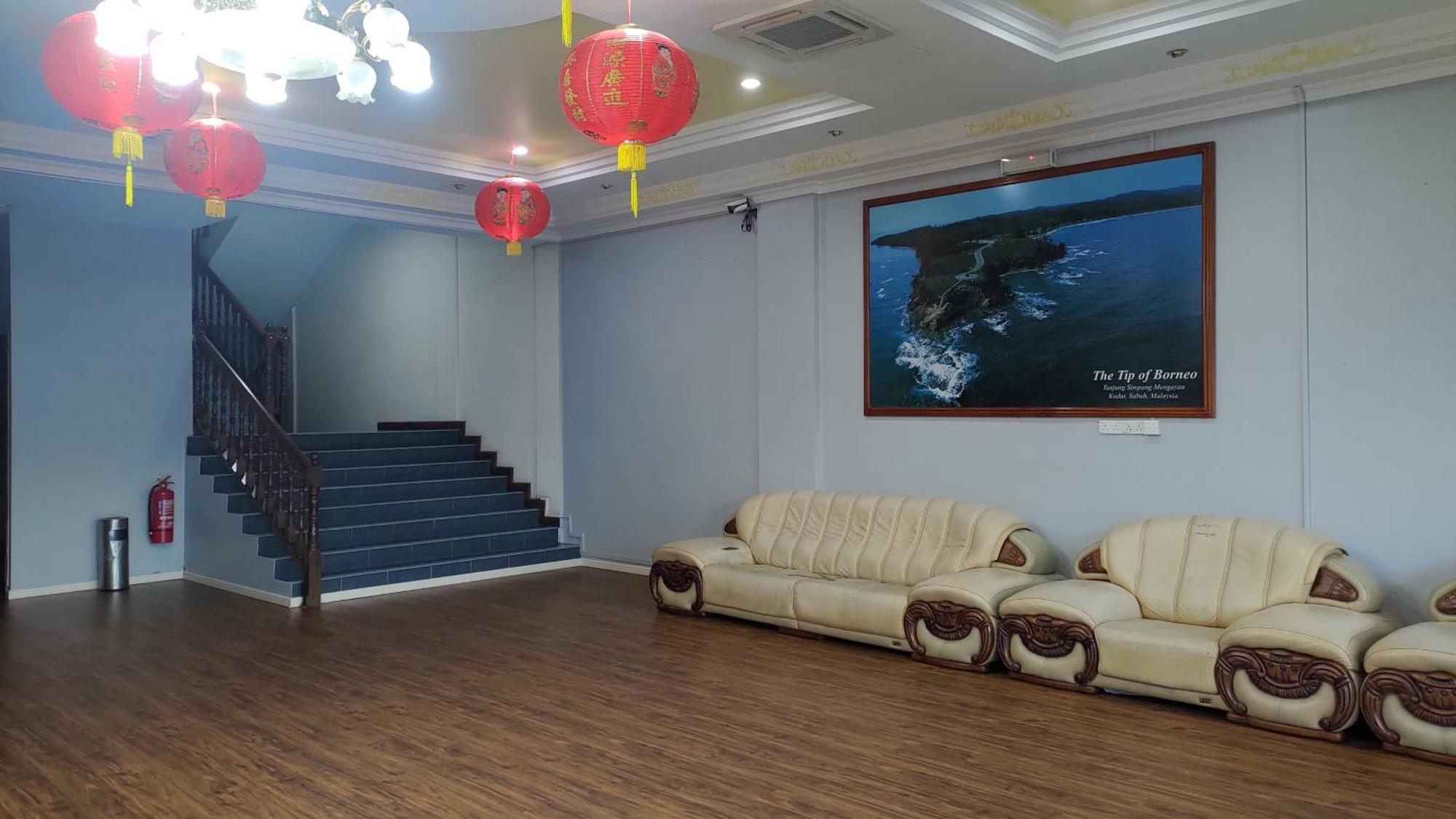 The Upper Deck Hotel Кудат Екстериор снимка