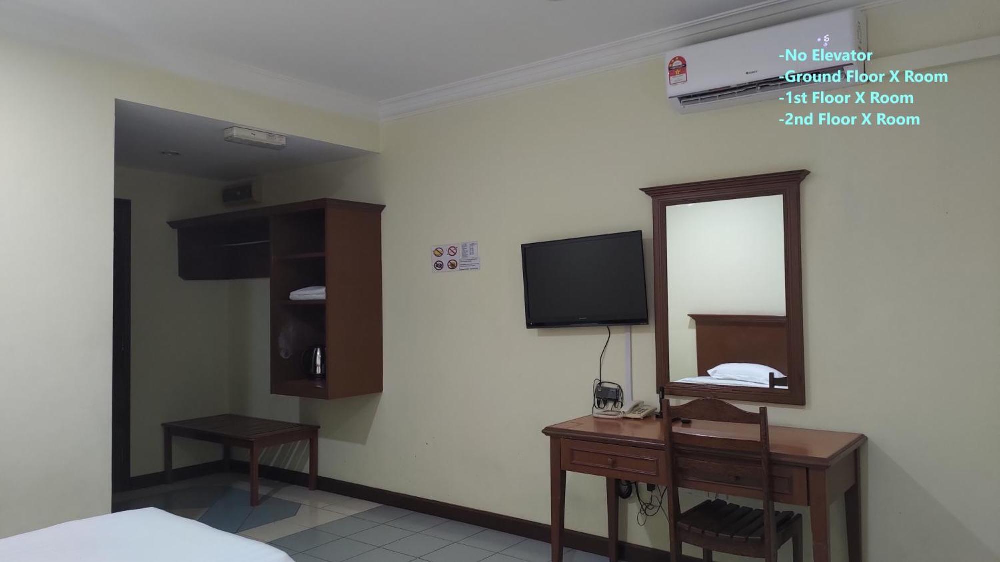 The Upper Deck Hotel Кудат Екстериор снимка